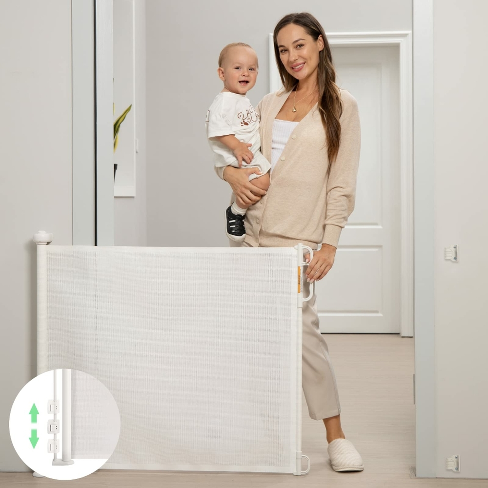 RECTRACTABLE BABY OR PET GATE